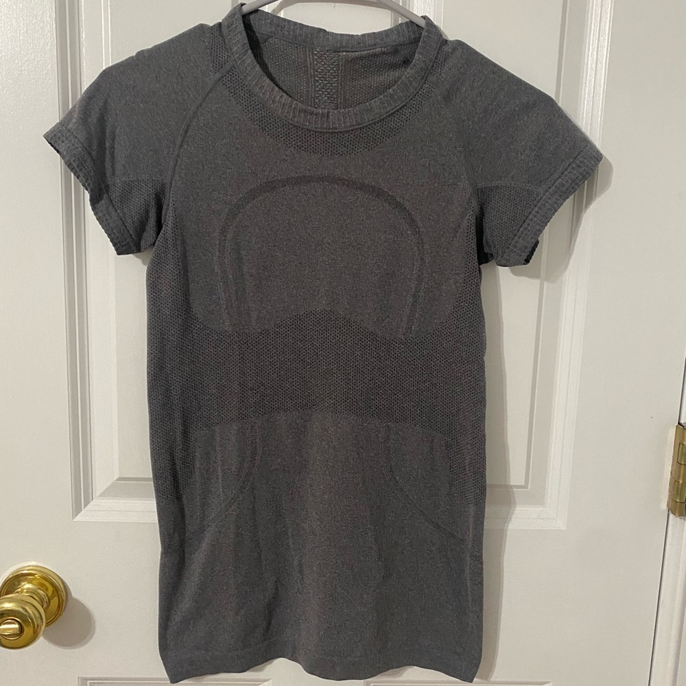 Gray lulu swiftly tech top
